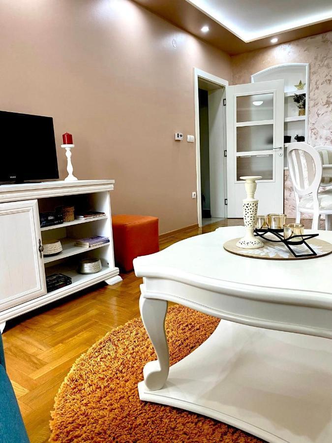 Apartman Diana Sremska Mitrovica Exterior foto